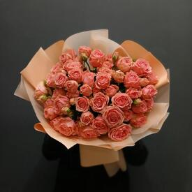 Букет из 15 кустовых роз 50см