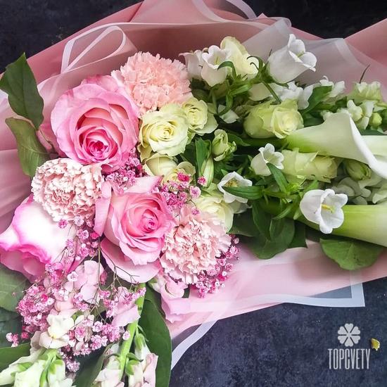 Букет из роз, калл и маттиолы