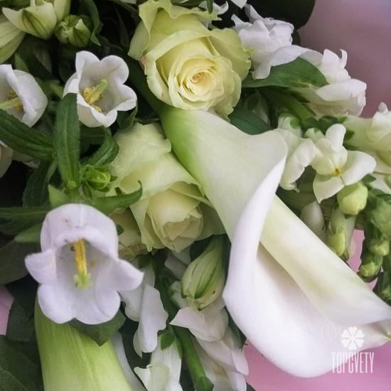 Букет из роз, калл и маттиолы