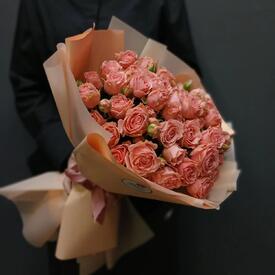 Букет из 17 кустовых роз 50см