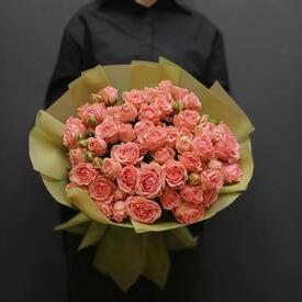 Букет из 19 кустовых роз 50см