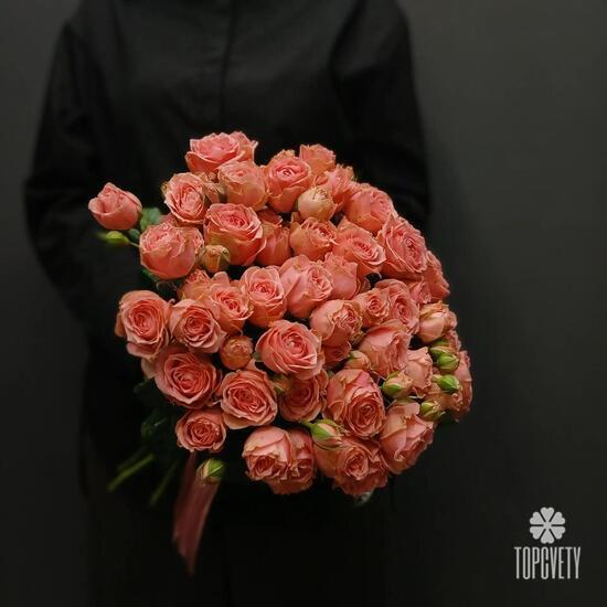Букет из 21 кустовой розы 50см