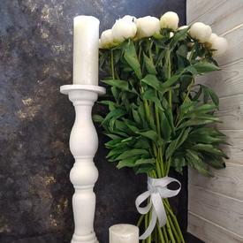 Букет из 13 белых пионов