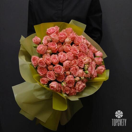 Букет из 25 кустовой розы 50см