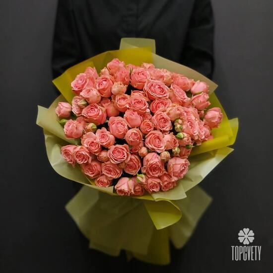 Букет из 25 кустовой розы 50см