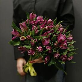 Букет из 9 фиолетовых альстромерий 