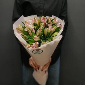 Букет из 7 розовых альстромерий