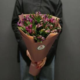 Букет из 11 фиолетовых альстромерий