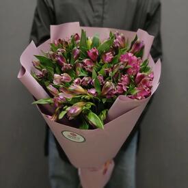 Букет из 15 фиолетовых альстромерий