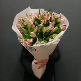 Букет из 7 розовых альстромерий