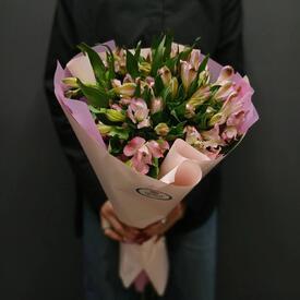 Букет из 9 розовых альстромерий