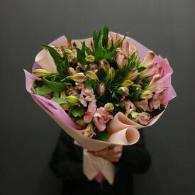 Букет из 9 розовых альстромерий