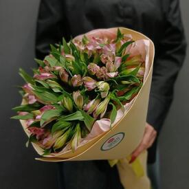 Букет из 15 розовых альстромерий