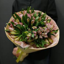 Букет из 15 розовых альстромерий