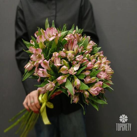Букет из 19 розовых альстромерий
