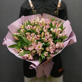 Букет из 19 розовых альстромерий