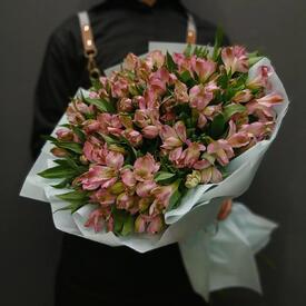 Букет из 25 розовых альстромерий