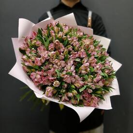 Букет из 51 розовой альстромерии