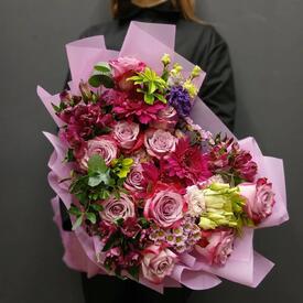 Букет из гербер, роз и эустомы