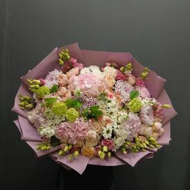 Букет из  гортензии, роз и хризантем