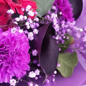 Букет из кустовых роз и гербер 