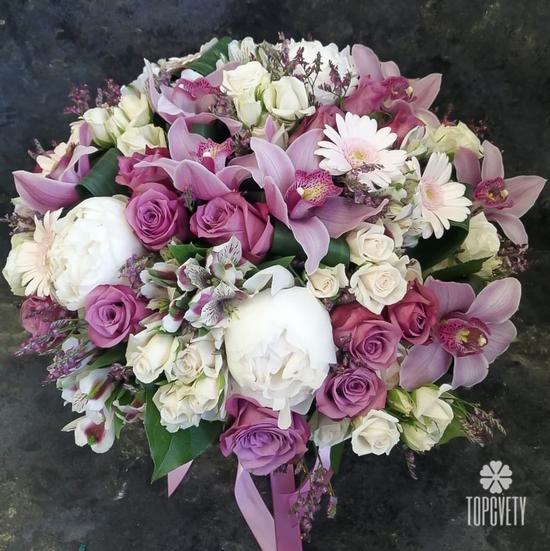 Букет из  роз, пионов и орхидей