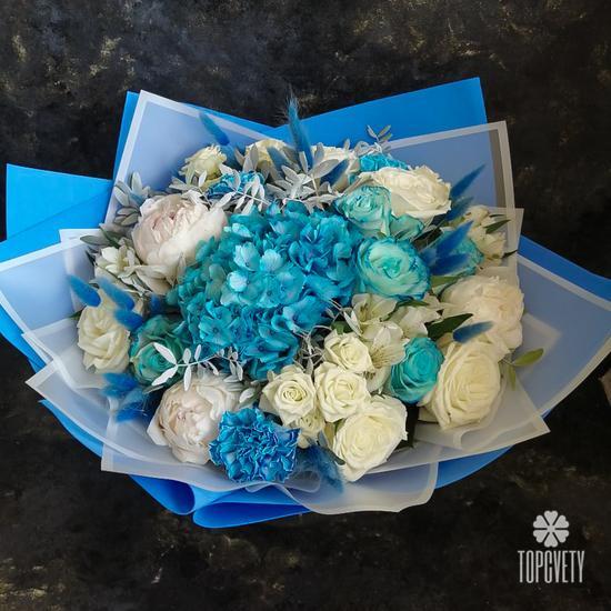 Букет из гортензий, пионов и роз