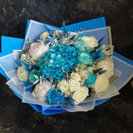 Букет из синих роз, пионов, гортензий, альстромерий и гвоздик №349