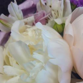 Букет из пионов, гортензий и роз 