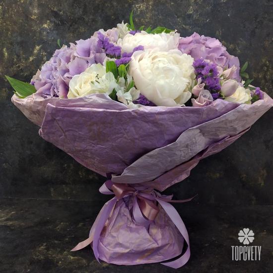 Букет из пионов, гортензий и роз 