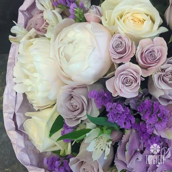 Букет из пионов, гортензий и роз 