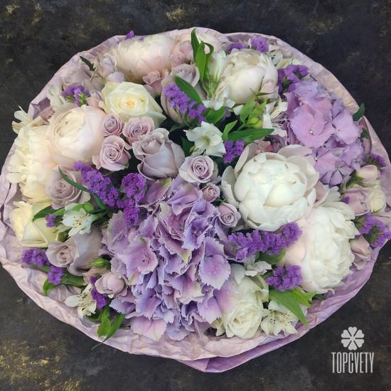 Букет из пионов, гортензий и роз 