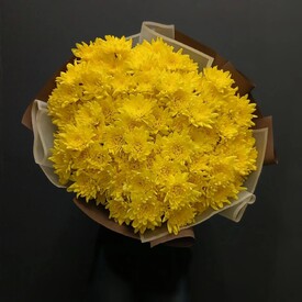 Букет из 21 жёлтых кустовых хризантем 
