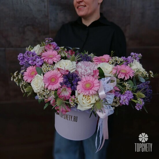 Композиция из роз, гербер и маттиолы в коробке