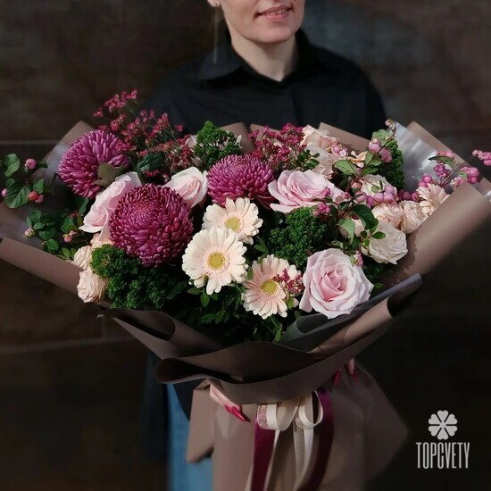 Букет из хризантем, роз и гербер