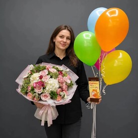 Комбо букет + шоколад + 5 шаров