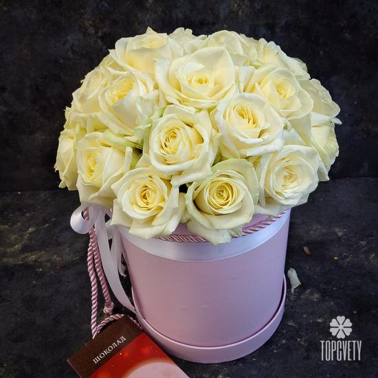 Букет из 25 белых роз в коробке