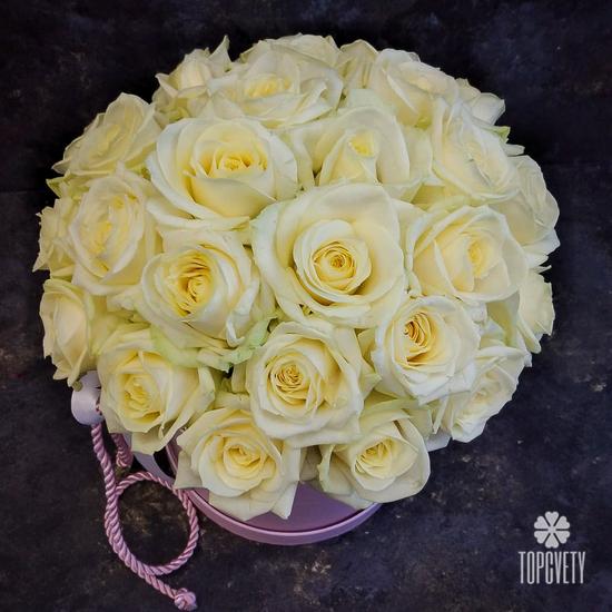 Букет из 25 белых роз в коробке