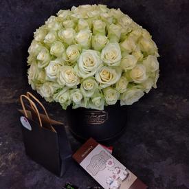 Букет из 101 белой розы в коробке
