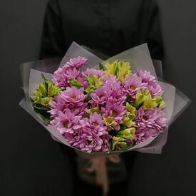 Букет из кустовых хризантем и альстромерии
