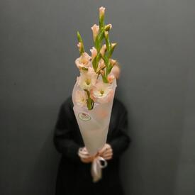 Букет из 3 розовых гладиолусов