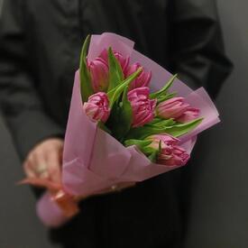 Букет из 9 малиновых  тюльпанов