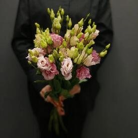 Букет из 5 розовых эустом