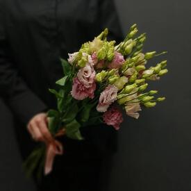 Букет из 5 розовых эустом