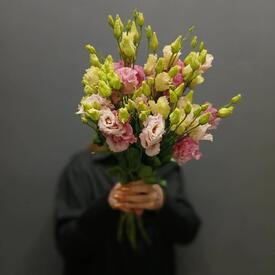 Букет из 5 розовых эустом