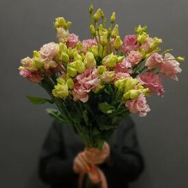 Букет из 9 розовых эустом