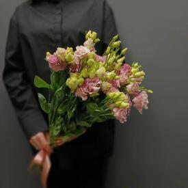 Букет из 7 розовых эустом