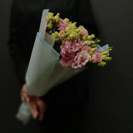Букет из 7 розовых эустом
