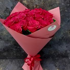 Букет из 25 красных роз Эксплорер 70см