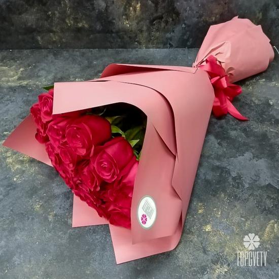 Букет из 25 красных роз Эксплорер 70см